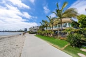 Luxurious Waterfront Escape, Bay Views