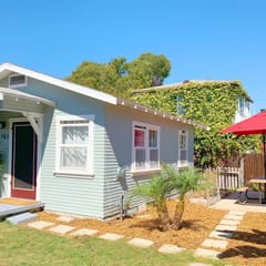 Adorable Quirky Hideaway BIG Private Enclosed Yard