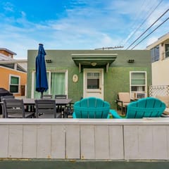 Homey Cottage w/ Ocean View Patio