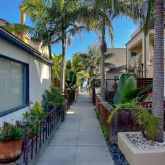 Sunny Mission Beach house, steps to Ocean & Bay!