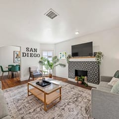 Historic 4BR Home, Parking