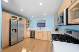 Amazing Views/ Beach House & Roof Top Deck/Parking - Image 4