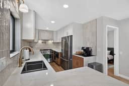 Modern Coastal Luxury, Ocean views, garage parking - Image 3