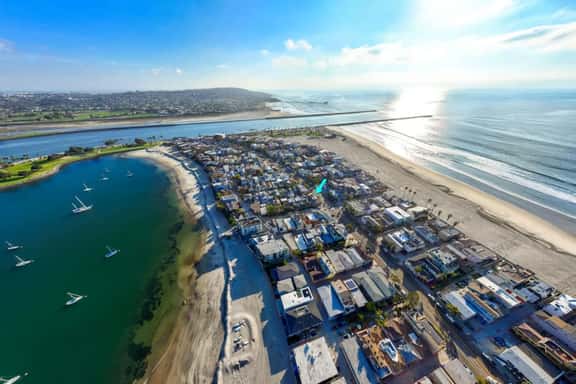 Amazing Views/ Beach House & Roof Top Deck/Parking - Image 1