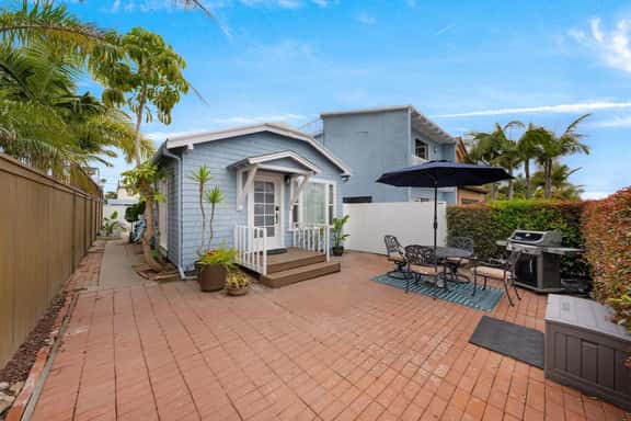 Blue Sky Bungalow - Image 1