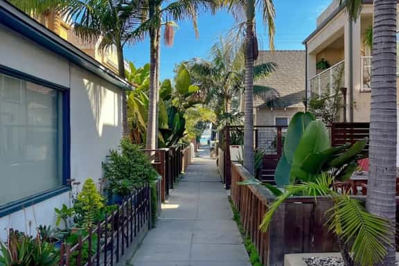 Sunny Mission Beach house, steps to Ocean & Bay! - Image 1