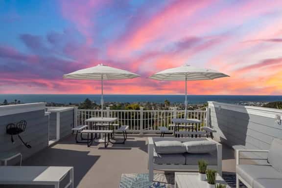 The Big Kahuna w/ Roof Top, Ocean Views - Image 1