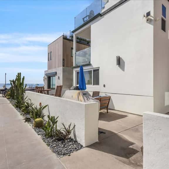 Beach Getaway Studio/Steps 2 Beach w/ Parking - Image 1