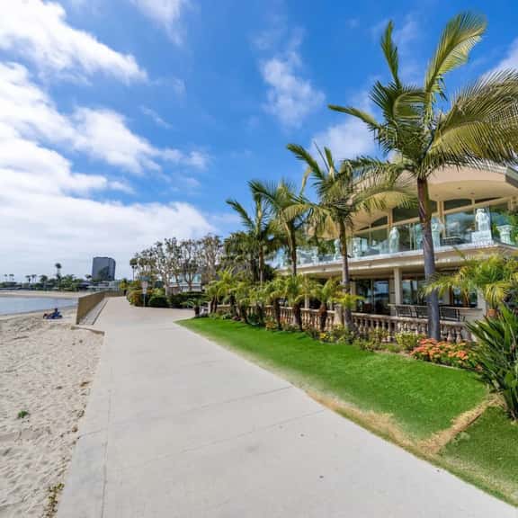Luxurious Waterfront Escape, Bay Views - Image 1