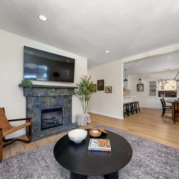 Modern & Stylish Mission Hills Neighborhood Escape - Image 1
