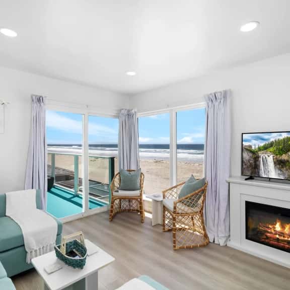The Key Lime Oasis, Beach Front Retreat W/ Parking - Image 1