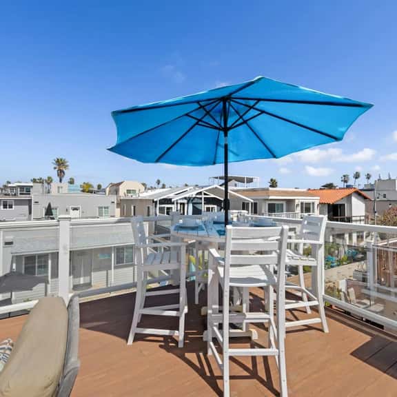Tidal Retreat- Ocean Views, Parking - Image 1