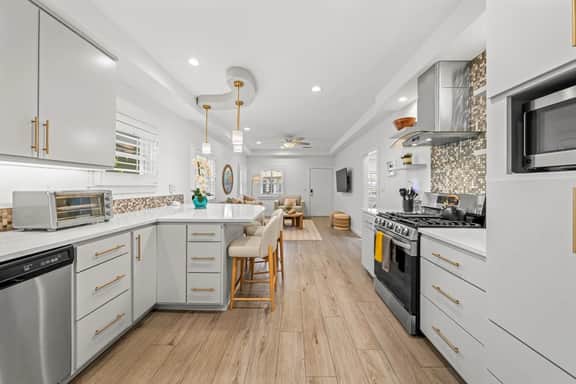 Beach Bay Bungalow w/ Parking & Fire pit - Image 3