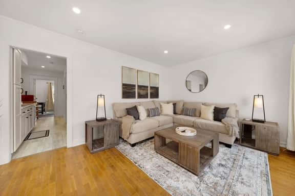 Blue Sky Bungalow - Image 3