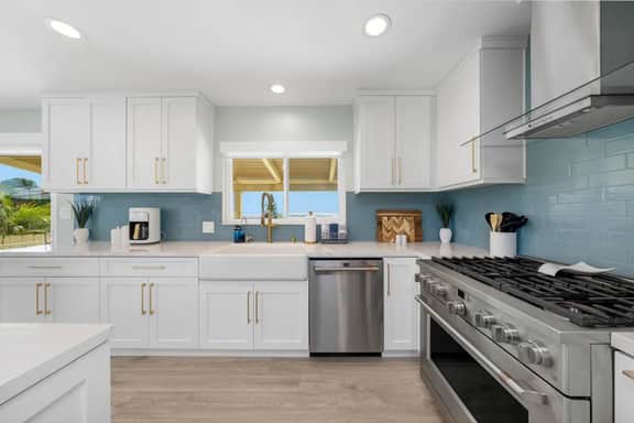 Family Hilltop Home w/ Views - Image 4