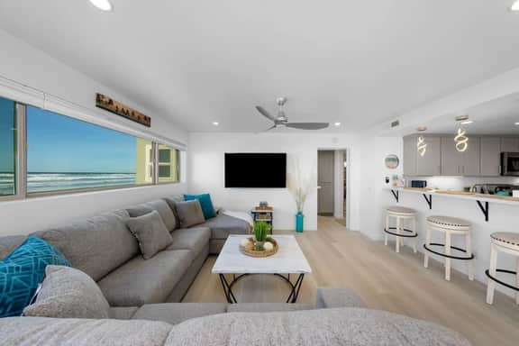 Family Ocean Front 3BR with Parking - Image 3