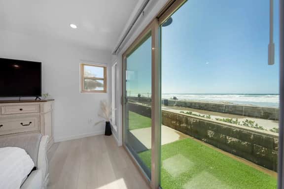 Family Ocean Front 3BR with Parking - Image 5