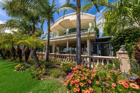 Luxurious Waterfront Escape, Bay Views - Image 3