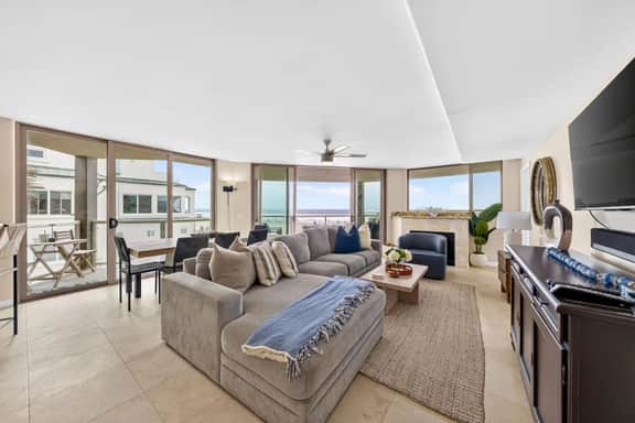 Pacific at your fingertips, best oceanfront views! - Image 3