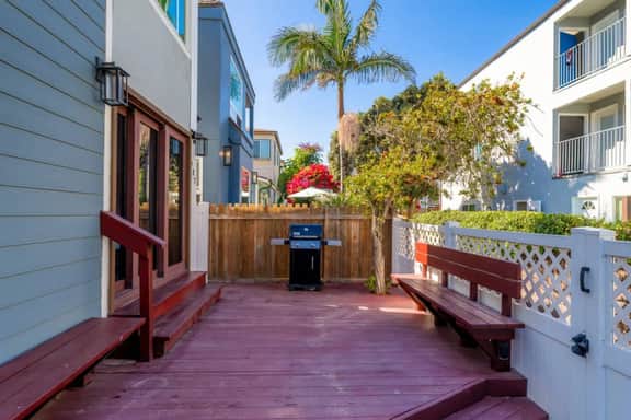 Sunny Beach Escape – Steps to Ocean & Bay - Image 5