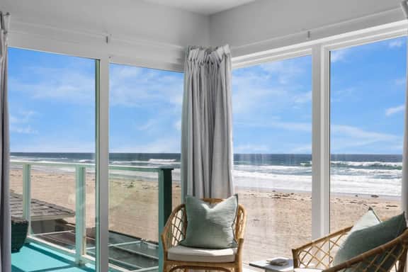 The Key Lime Oasis, Beach Front Retreat W/ Parking - Image 5