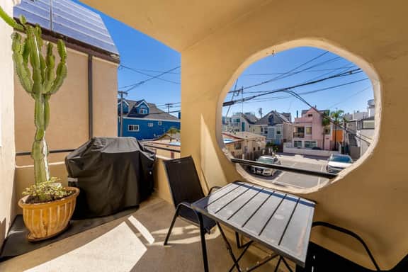 Sunny Mission Beach house, steps to Ocean & Bay! - Image 2