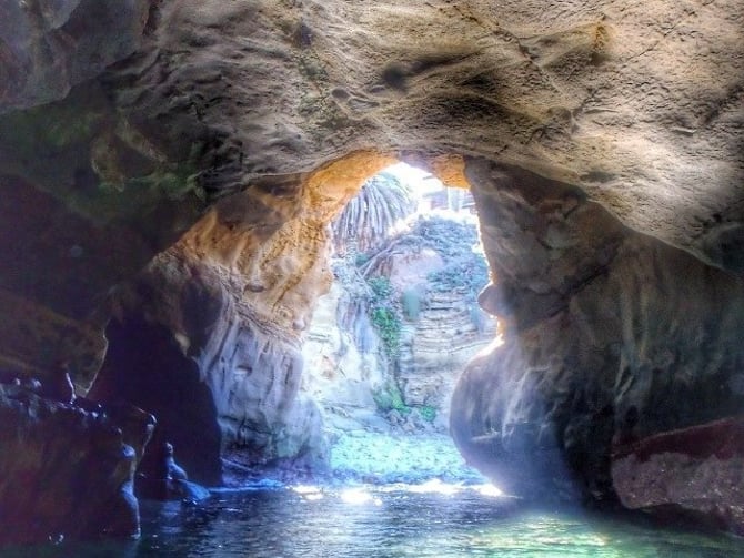 Kayaking La Jolla sea caves