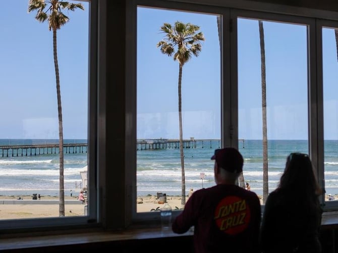 Wonderland Ocean Pub beachside bar and restaurant with outdoor patio in Ocean Beach